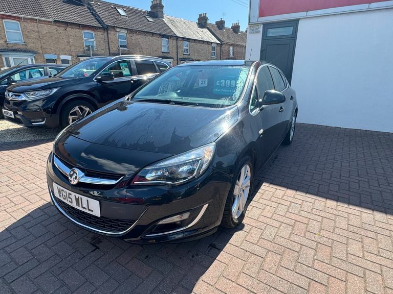 Vauxhall Astra 1.4T 16V Sri Black #2