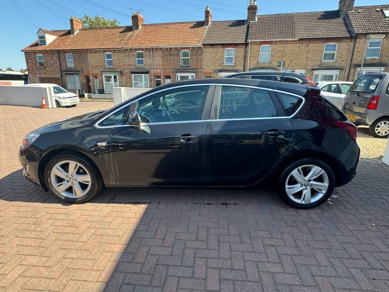 Vauxhall Astra 1.4T 16V Sri Black #4
