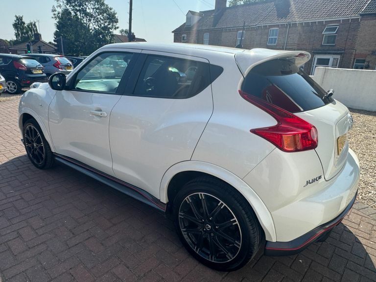 Nissan Juke Hatchback White #5