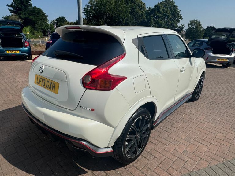 Nissan Juke Hatchback White #6
