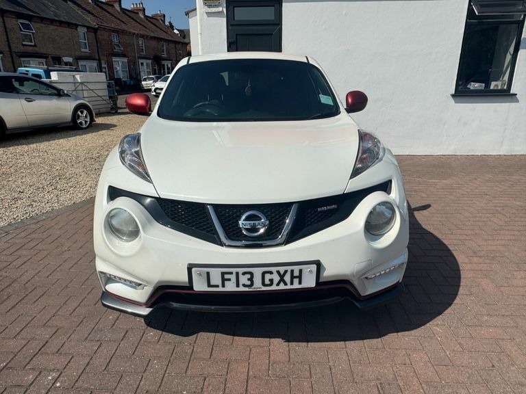 Nissan Juke Hatchback White #1