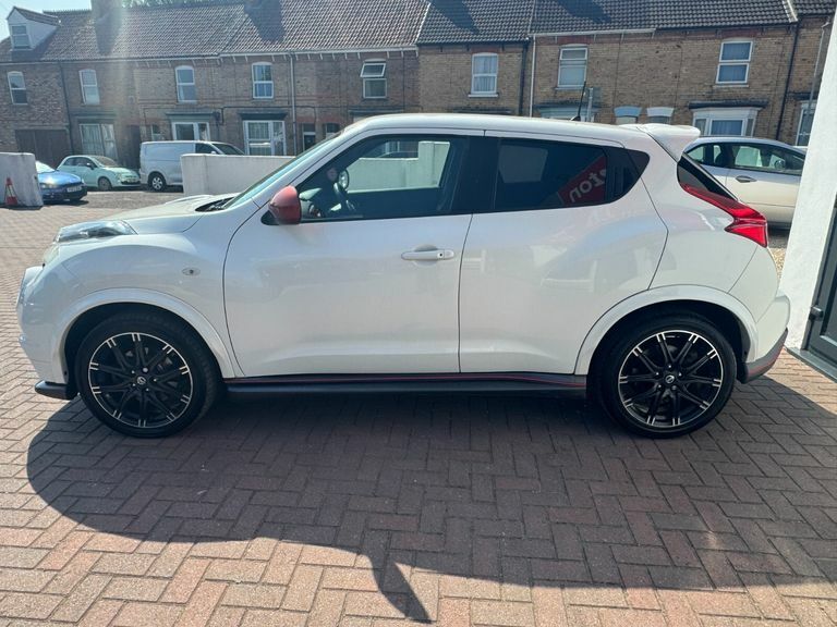 Nissan Juke Hatchback White #4