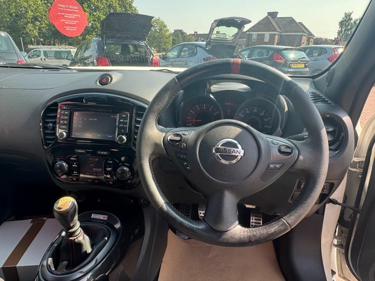 Nissan Juke Hatchback White #19
