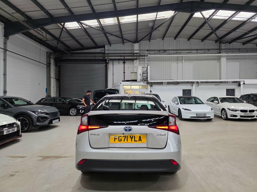 Toyota Prius 1.8 Vvt-h Business Edition Cvt Euro 6 Ss FG71YLA Brown #4