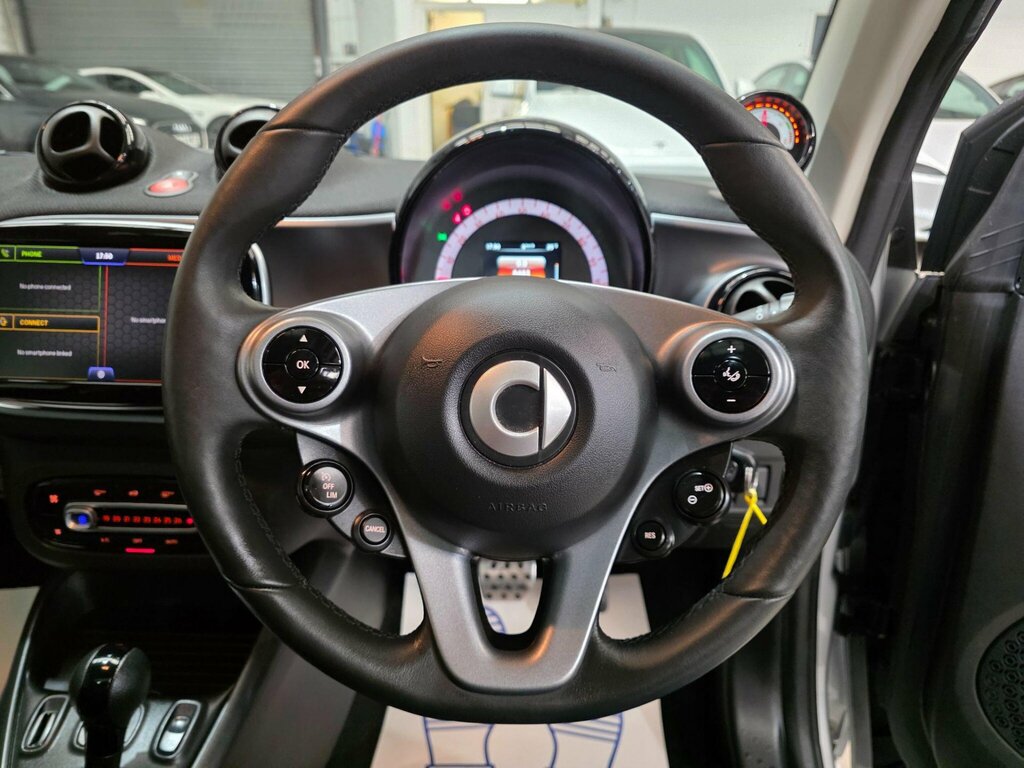 Smart Fortwo 17.6Kwh Exclusive 22Kw Charger Black #17