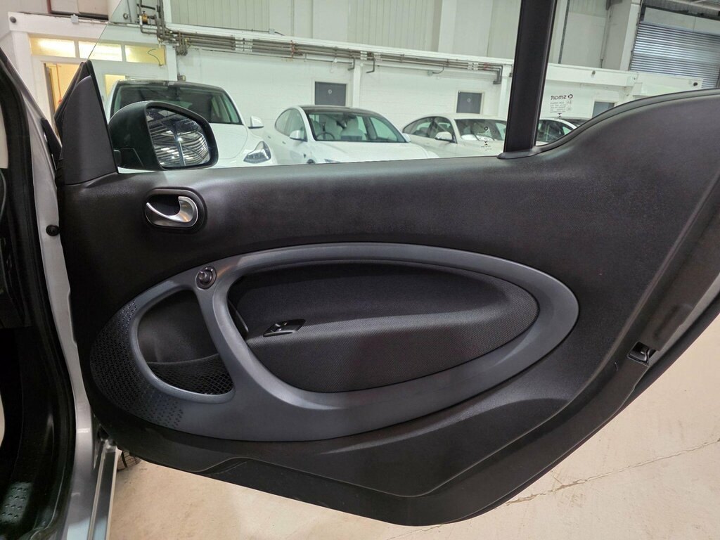 Smart Fortwo 17.6Kwh Exclusive 22Kw Charger Black #12