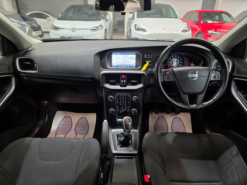 Volvo V40 1.6 D2 Es Nav Euro 5 Ss Black #4