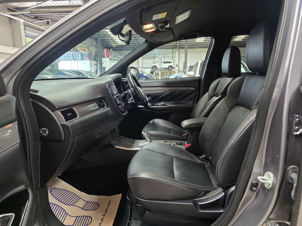 Mitsubishi Outlander Phev 4H Red #24