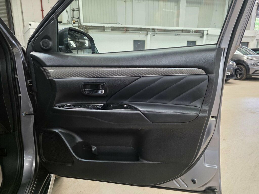 Mitsubishi Outlander Phev 4H Red #11