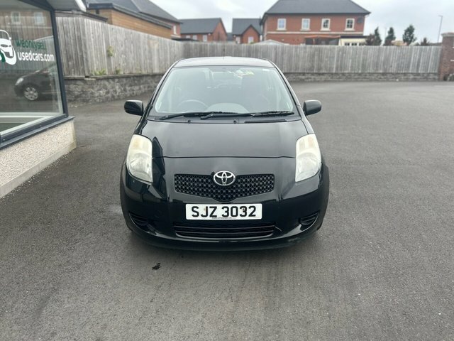 Toyota Yaris Hatchback 1.3 Vvt-i Sr 200757 Black #2