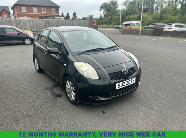 Toyota Yaris Hatchback 1.3 Vvt-i Sr 200757 Black #1