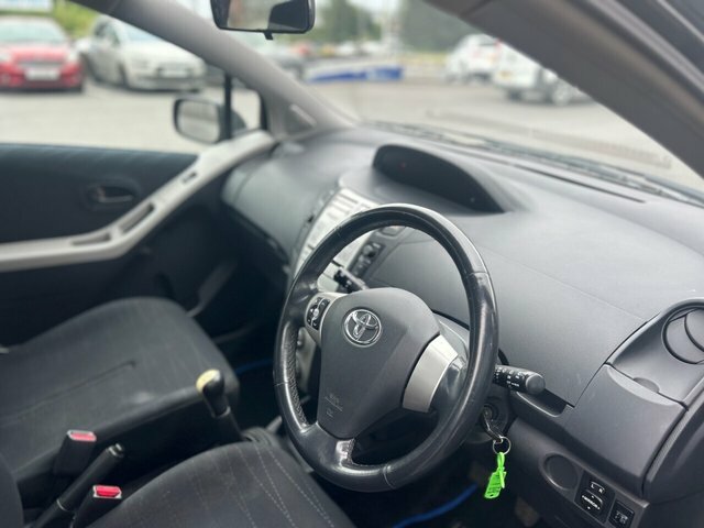 Toyota Yaris Hatchback 1.3 Vvt-i Sr 200757 Black #8