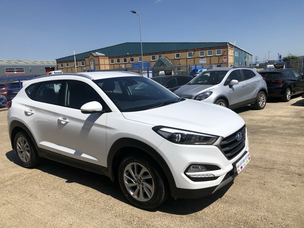 Hyundai Tucson Suv 1.7 Tucson Se Nav 1.7 D 116Ps Bd Fss 2016 White