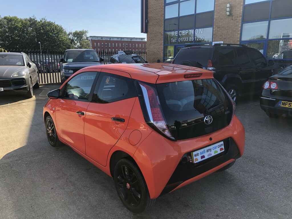 Toyota Aygo 1.0 Vvt-i X-cite Orange #2