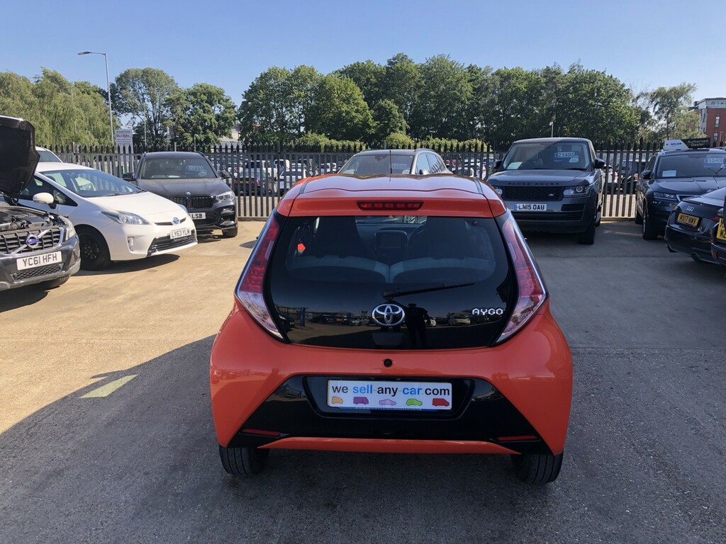 Toyota Aygo 1.0 Vvt-i X-cite Orange #3