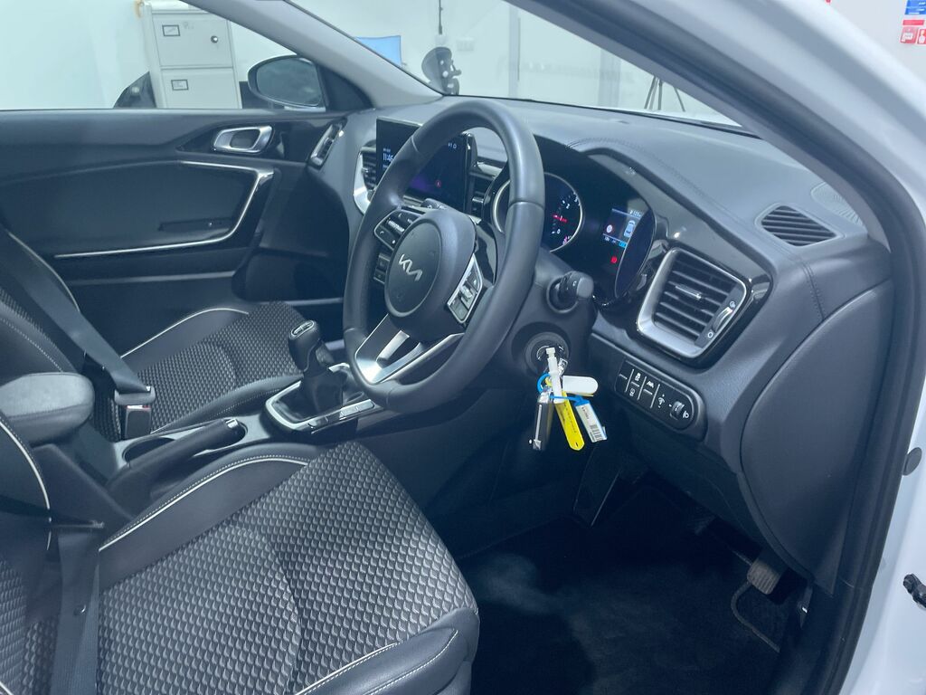 Kia Xceed 1.0T Gdi Isg 113 Pure WR75FSN White #3