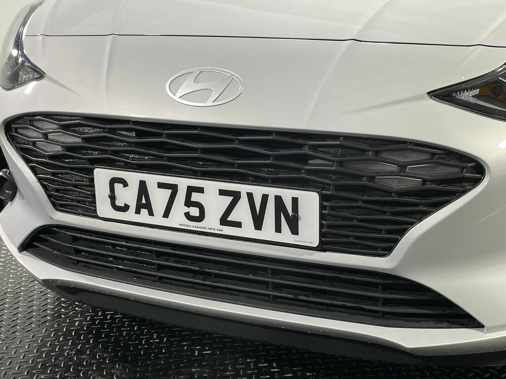 Hyundai I10 1.0 Premium Euro 6 Ss White #13
