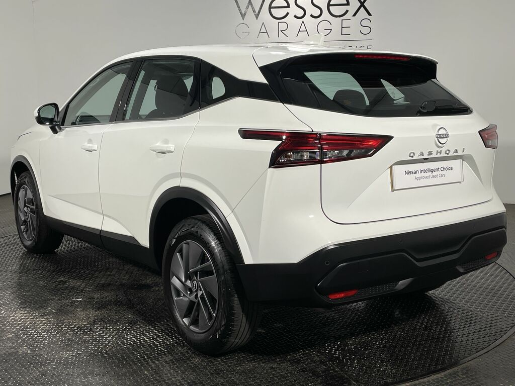 Nissan Qashqai 1.3 Dig-t Mh Acenta Premium DS23FWJ White #4