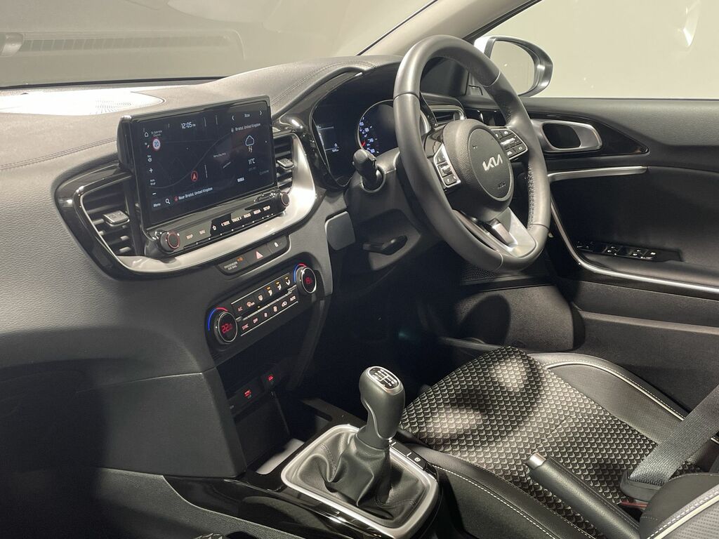 Kia Xceed 1.0T Gdi Isg 113 Pure White #2