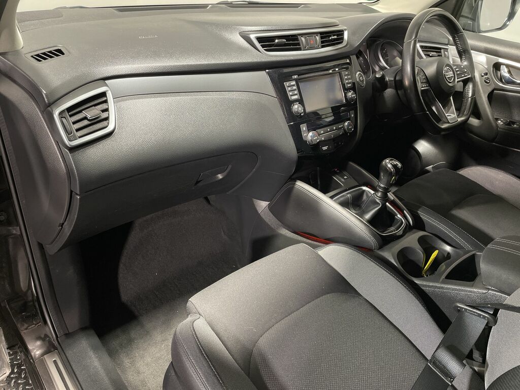 Nissan Qashqai 1.2 Dig-t N-connecta Black #3