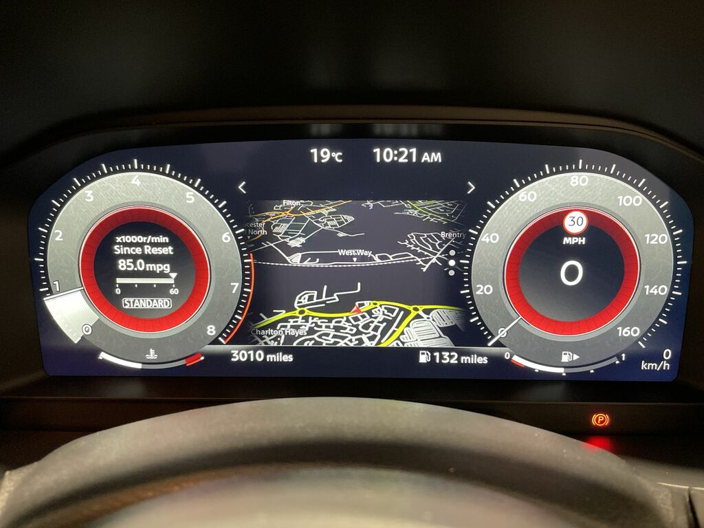 Nissan Juke Hatchback Black #43