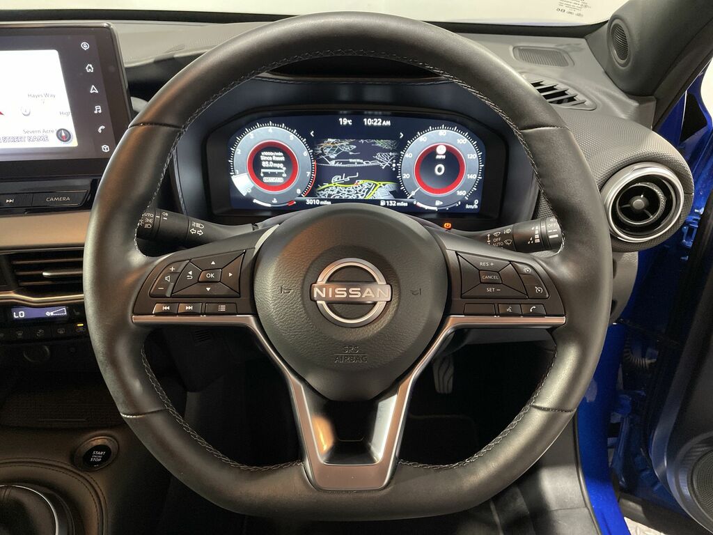 Nissan Juke Hatchback Black #46