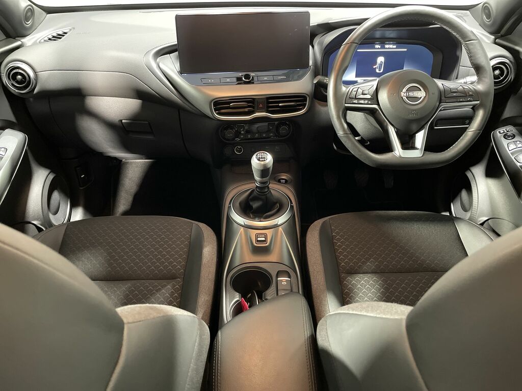 Nissan Juke Hatchback Black #28