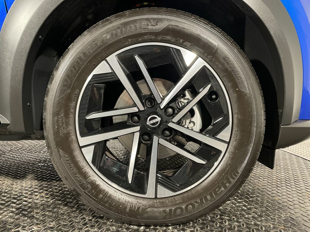 Nissan Juke Hatchback Black #7