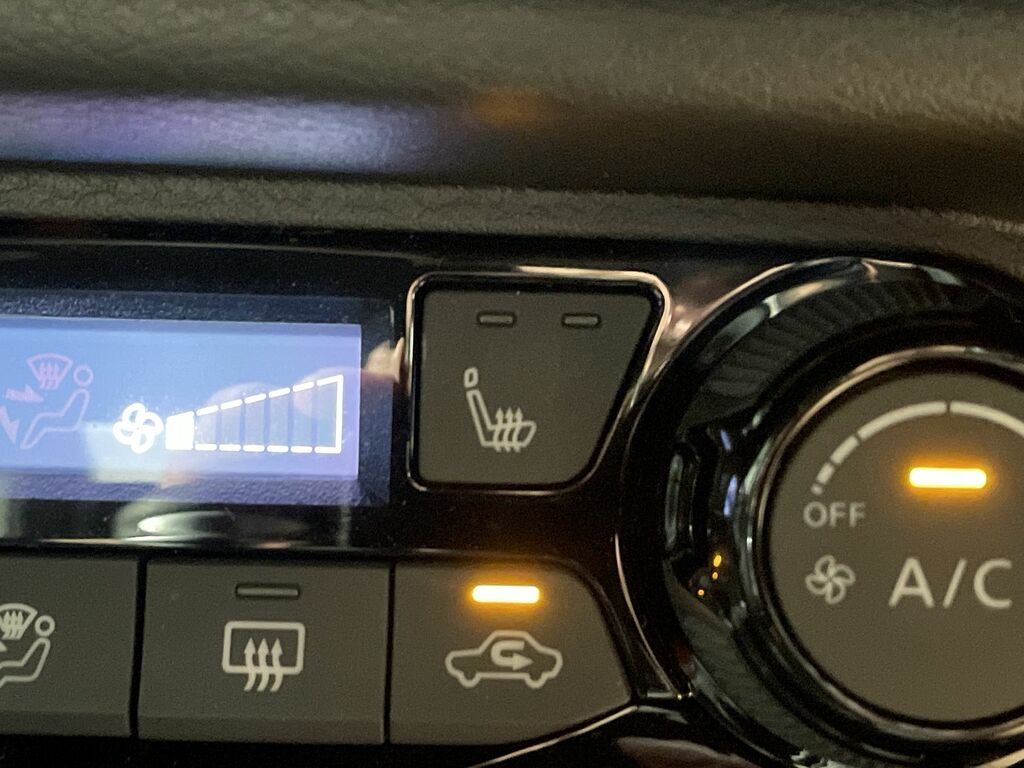 Nissan Juke Hatchback Black #34