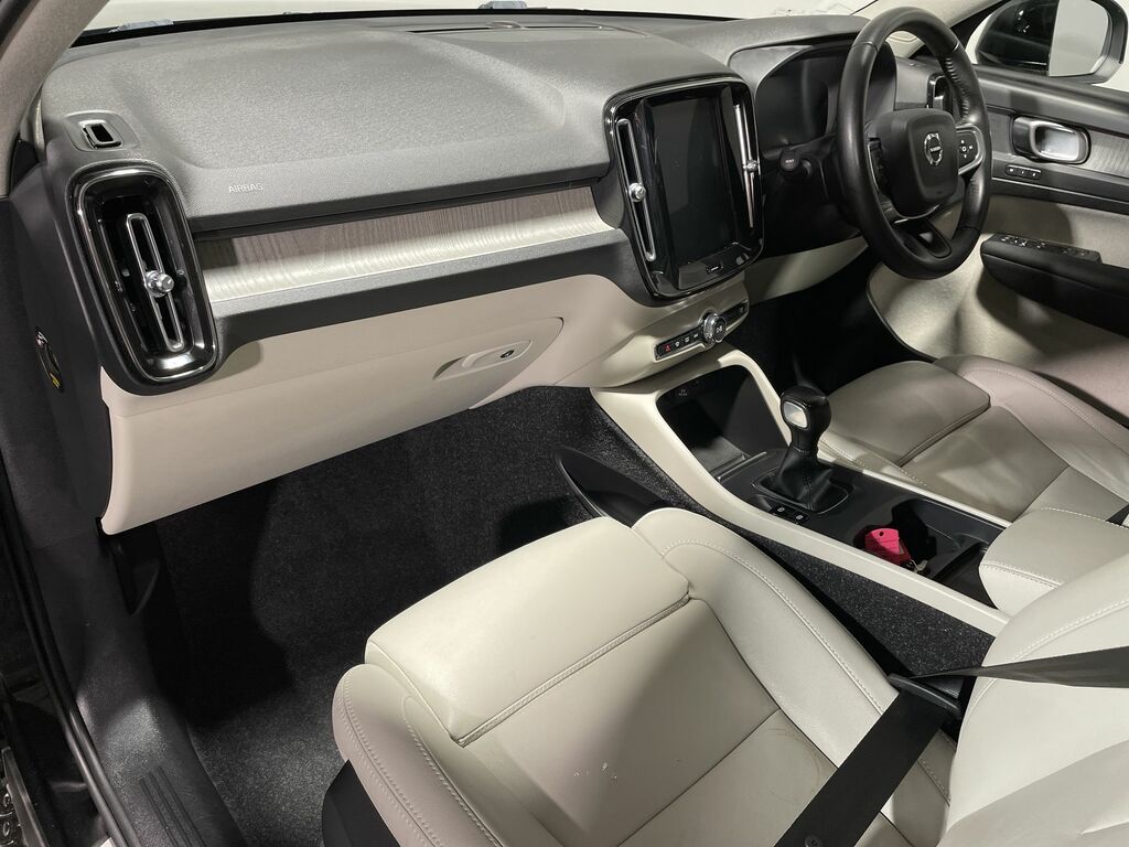 Volvo XC40 1.5 T3 163 Inscription Pro GL20XBF Black #3