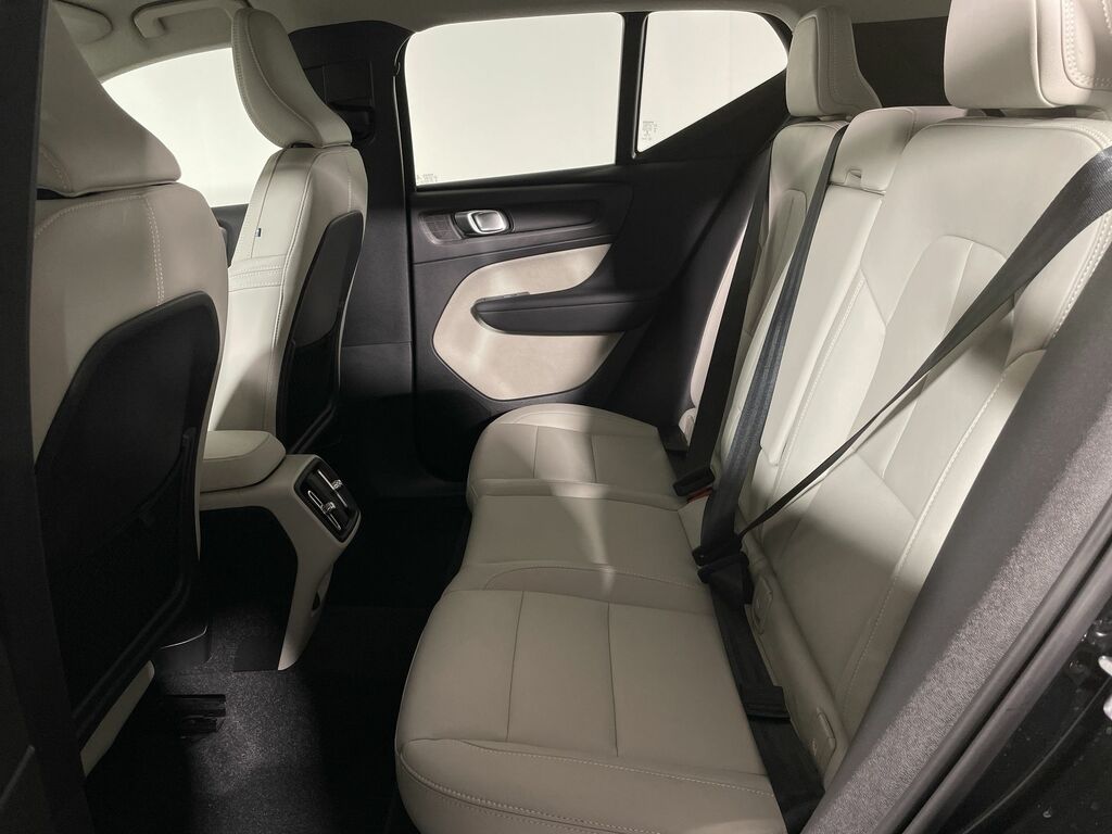 Volvo XC40 1.5 T3 163 Inscription Pro GL20XBF Black #5