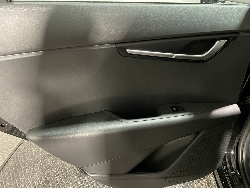 Kia e-Niro 64.8Kwh 2 Red #24