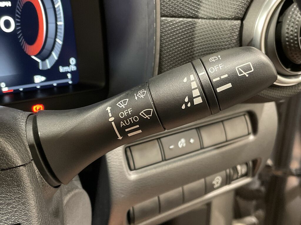Nissan Juke Tekna Black #36