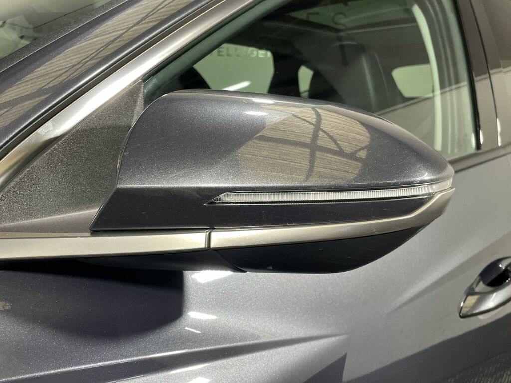 Hyundai Tucson Ultimate Silver #12