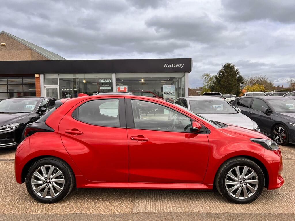 Toyota Yaris 1.5 Hybrid Icon Cvt Red #2