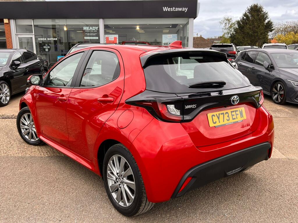 Toyota Yaris 1.5 Hybrid Icon Cvt Red #4