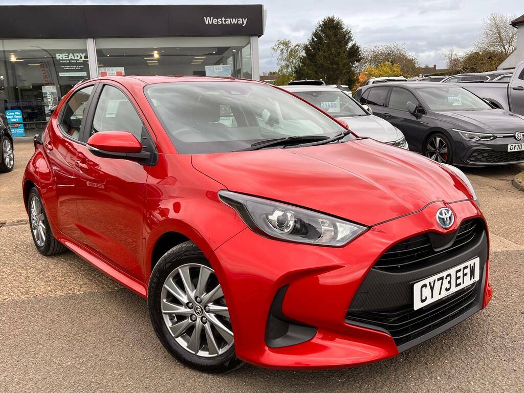 Toyota Yaris 1.5 Hybrid Icon Cvt Red