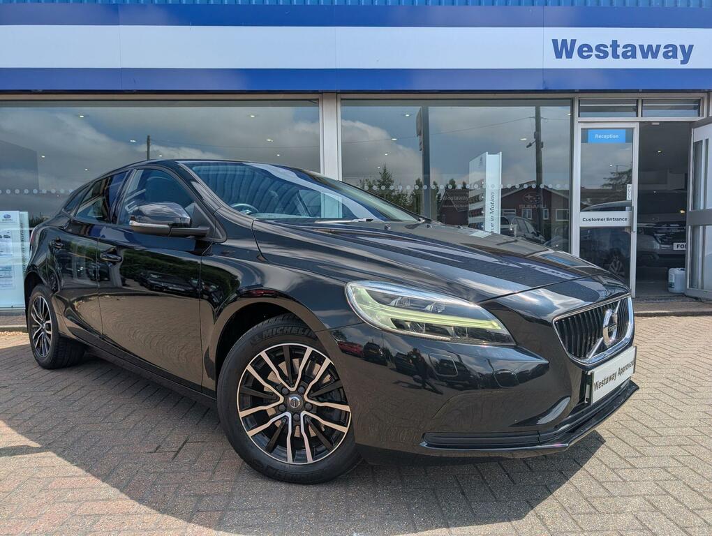 Volvo V40 T2 122 Momentum Black