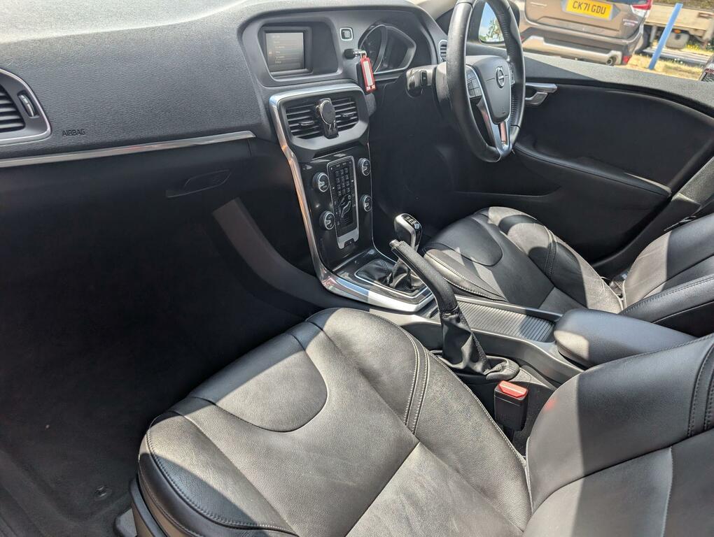Volvo V40  White #10