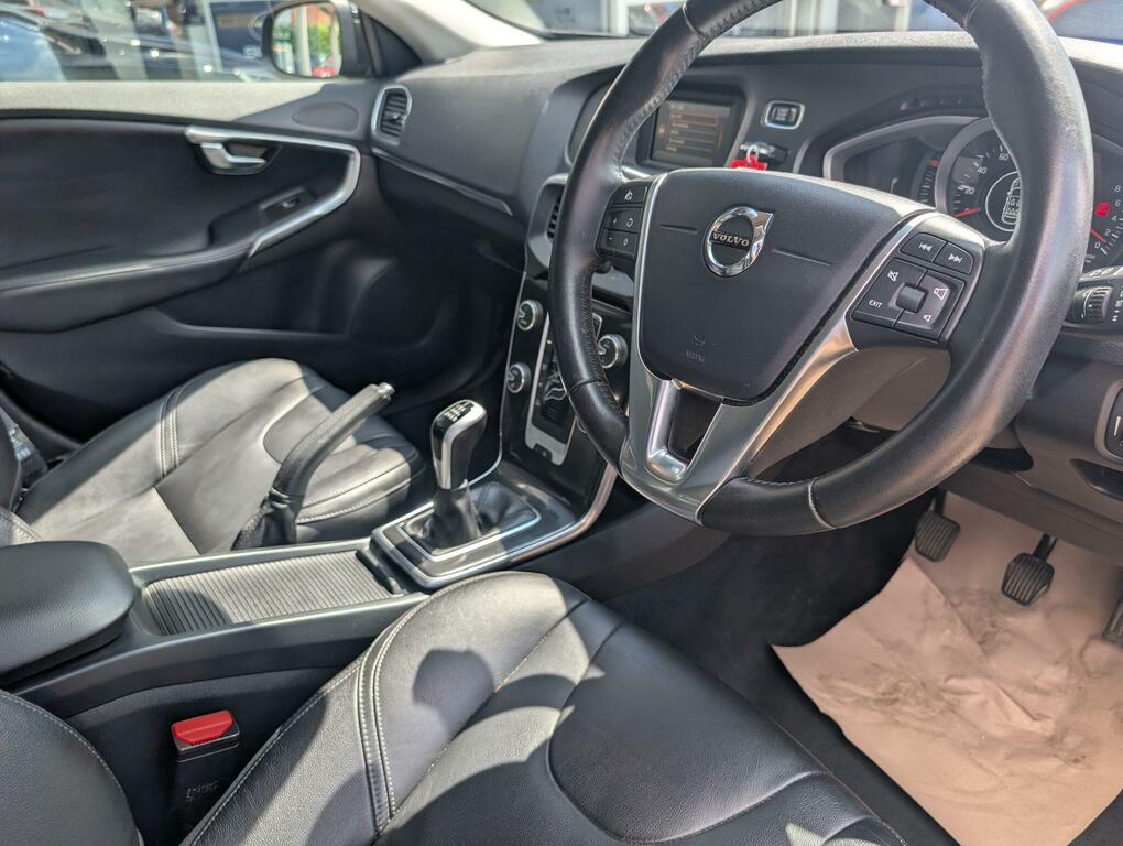Volvo V40  White #11