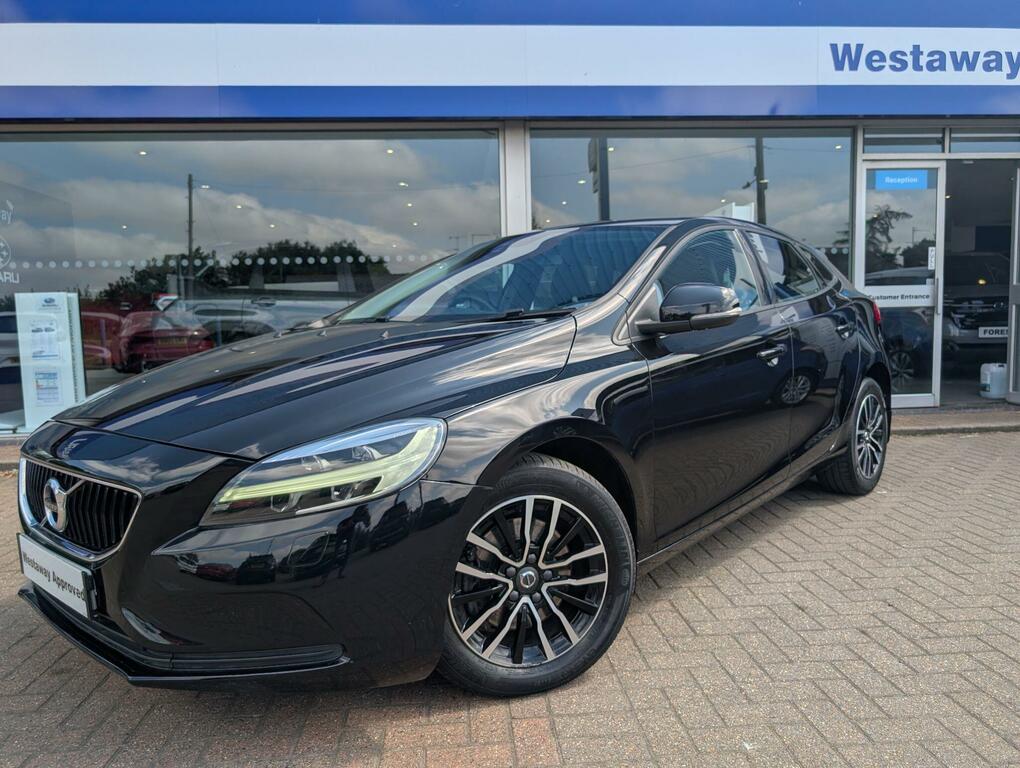 Volvo V40 T2 122 Momentum Black #2
