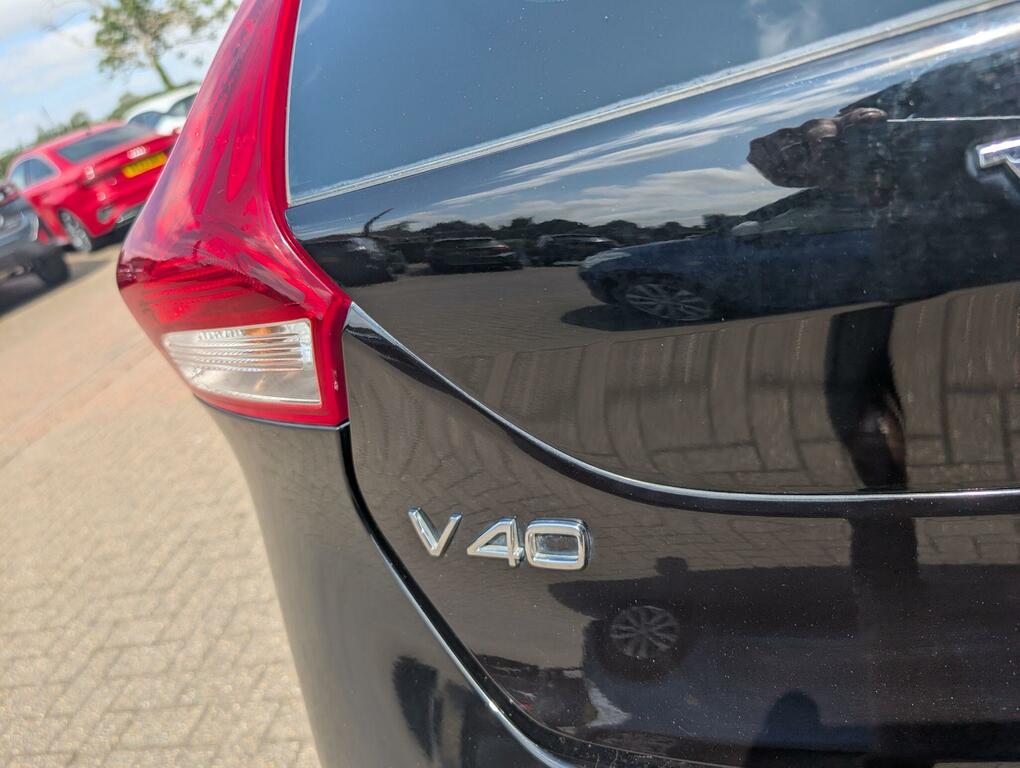 Volvo V40  White #34