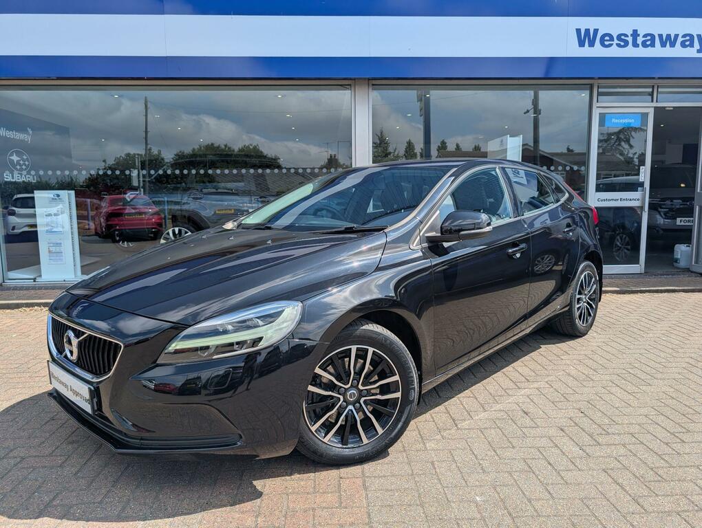 Volvo V40 T2 122 Momentum Black #4