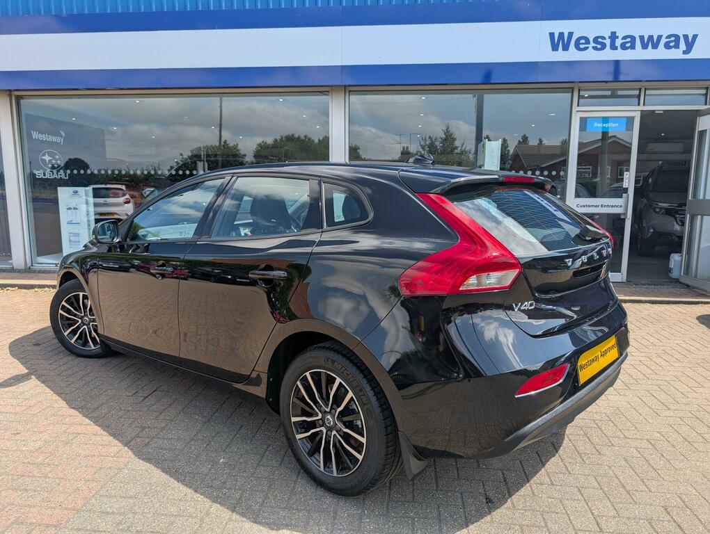 Volvo V40 T2 122 Momentum Black #3