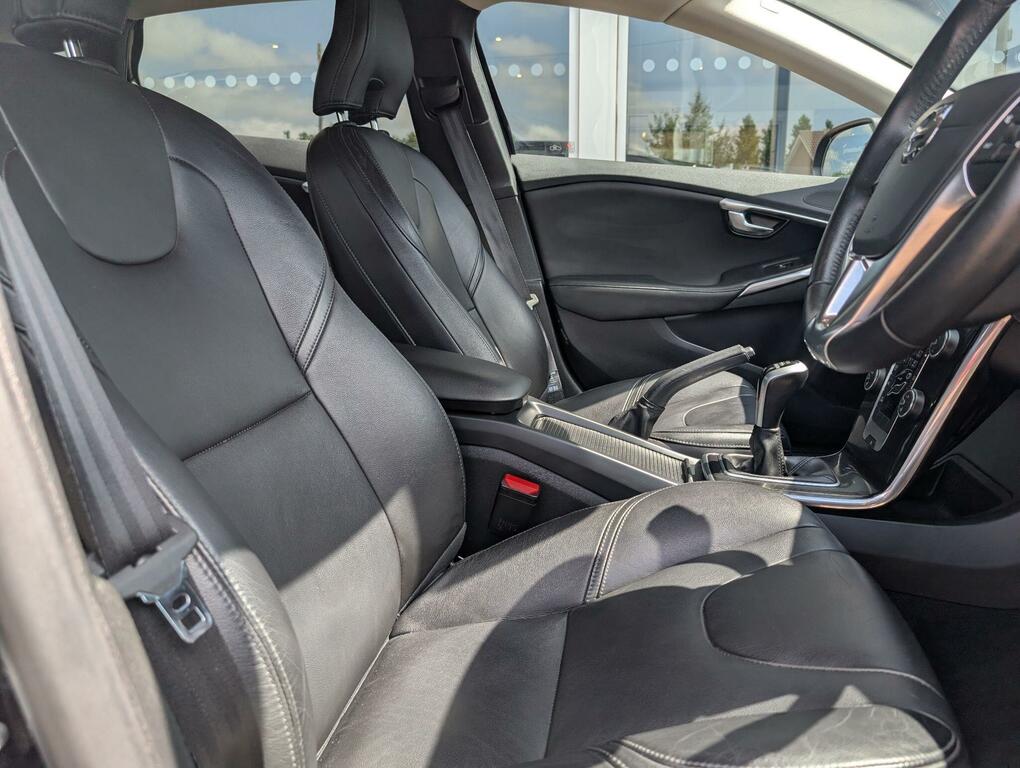 Volvo V40  White #14