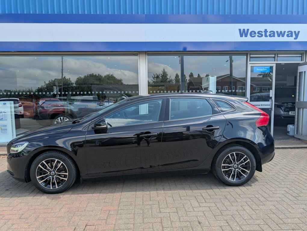Volvo V40 T2 122 Momentum Black #5