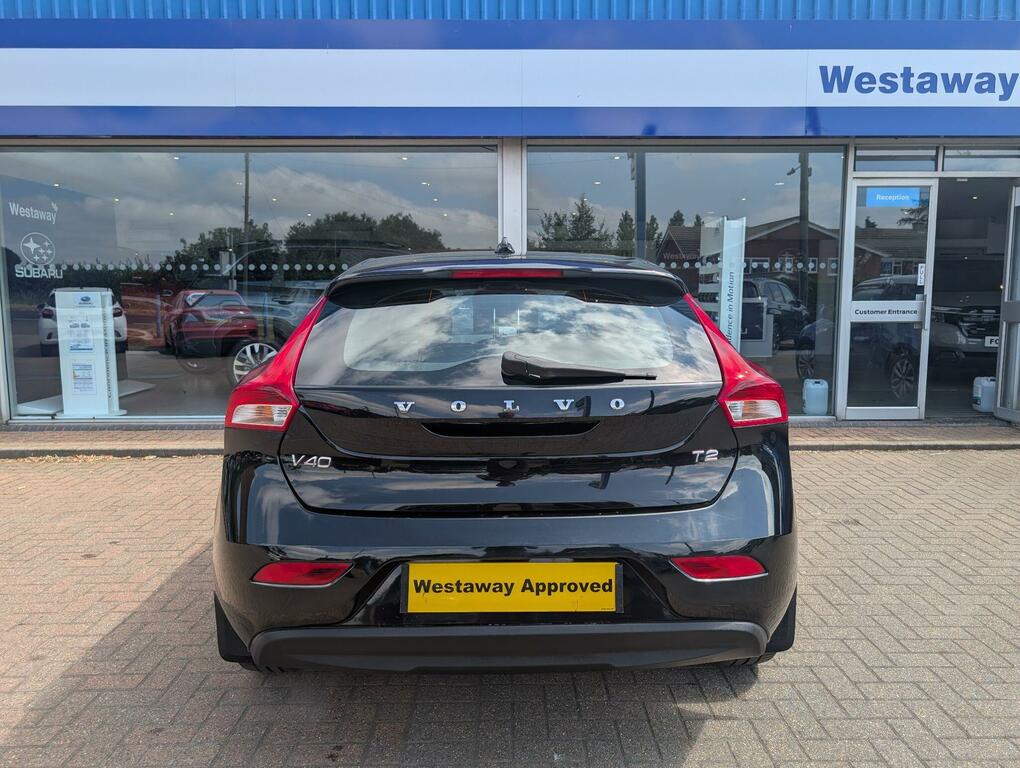 Volvo V40 T2 122 Momentum Black #6