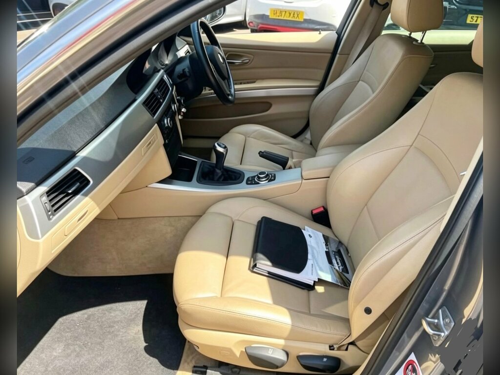 BMW 3 Series 2.0 320D Exclusive Edition Touring Manu Grey #4
