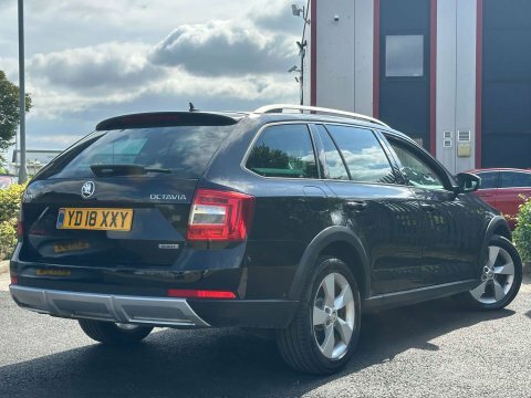 Skoda Octavia 2.0 Tdi Scout YD18XXY Black #4