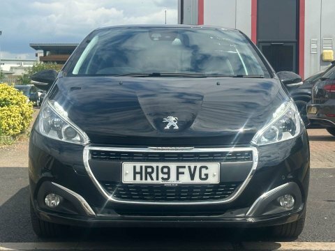 Peugeot 208 1.2 Puretech Tech HR19FVG Black #2